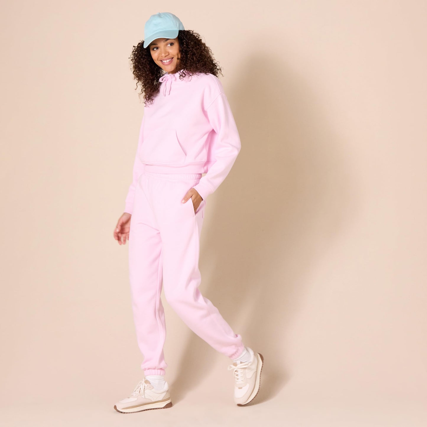 Amazon Essentials Women's Relaxed Jogger (Available in Plus Size)