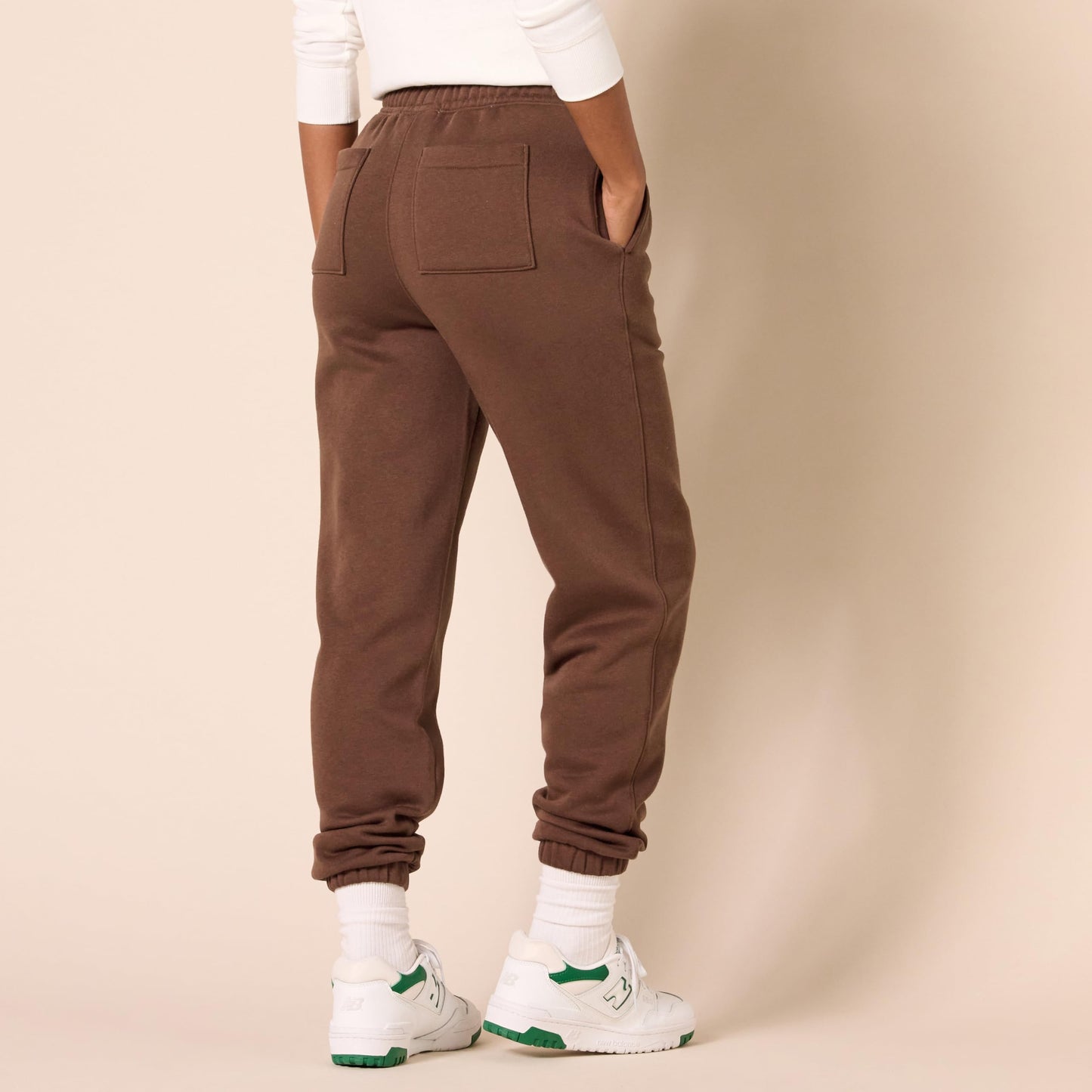 Amazon Essentials Women's Relaxed Jogger (Available in Plus Size)