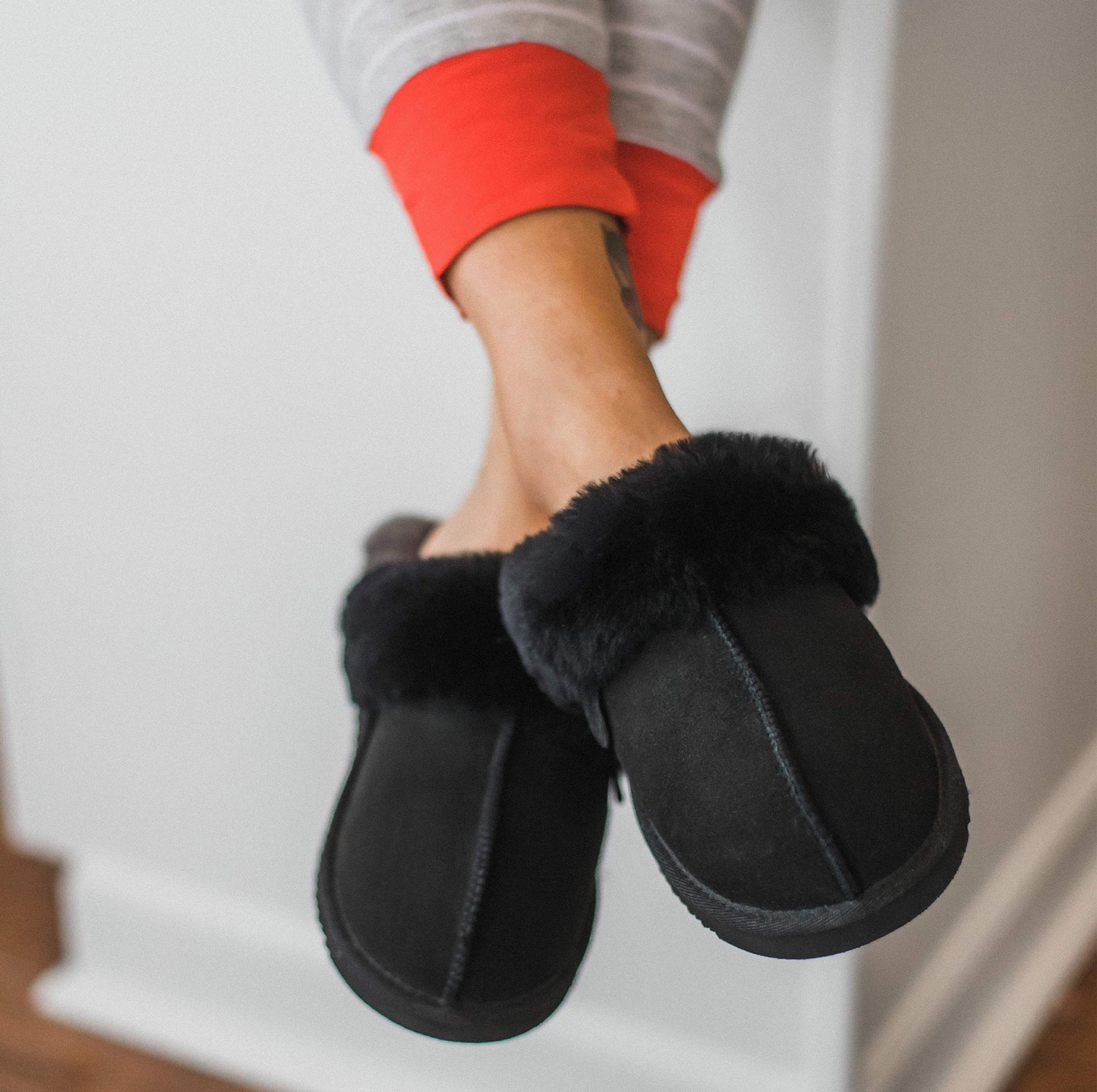 Dearfoams Women's Fireside Sydney Shearling Fur Indoor/Outdoor Scuff Slipper with Wide Widths